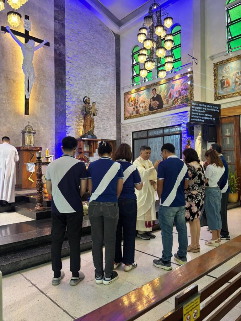 Eye Bank staff greeting the priest at the altar